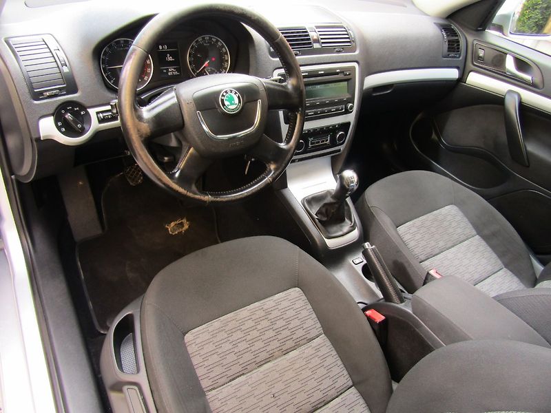 Škoda Octavia (2009) 1.9 TDI 77kW BXE BEZ DPF - fotka 13 z 36