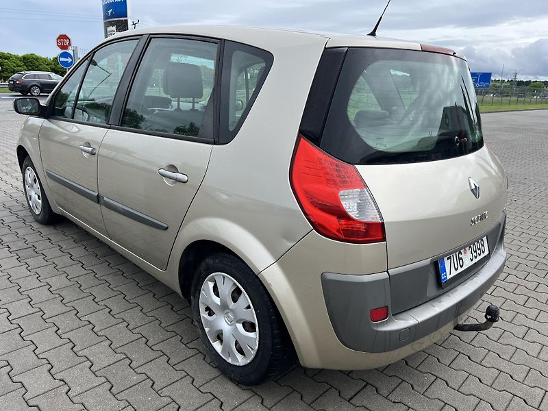 Renault Scénic (2007) 1.5 DCi - fotka 7 z 9