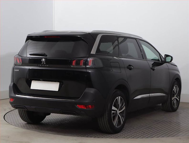 Peugeot 5008 (2023) Allure PureTech 130 - fotka 5 z 23