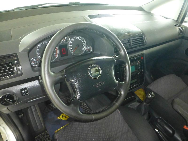 Seat Alhambra (2004) 1,9TDI*XENON*VYHŘ.S*TAŽNÉ*7MÍS - fotka 10 z 25