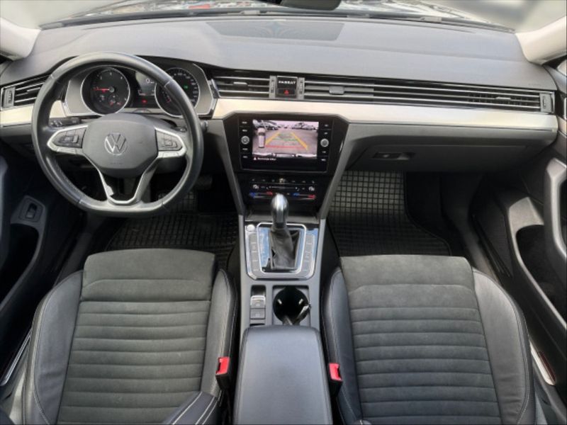 Volkswagen Passat 2,0 TDI Elegance DSG - fotka 8 z 10