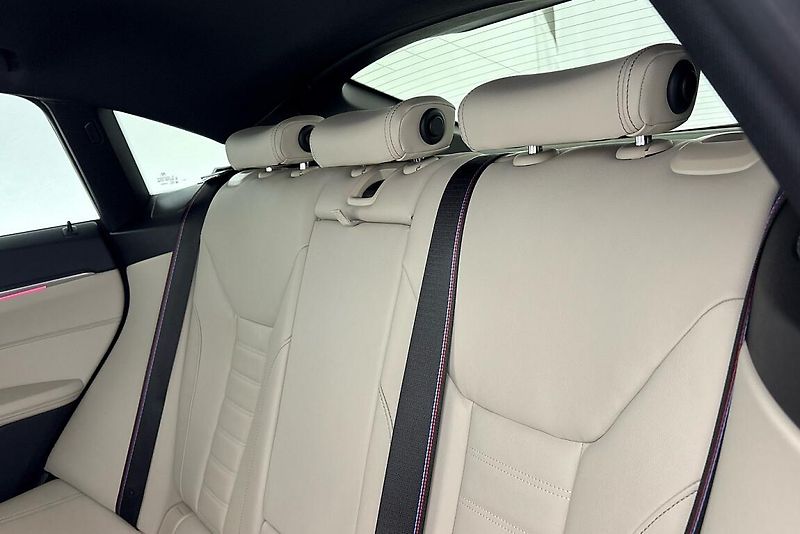 BMW i4 eDrive40 - fotka 8 z 26