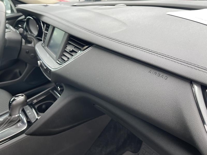 Opel Insignia 2.0CDTi 125kW AT-NEHAV-DPH-ČR! - fotka 31 z 32