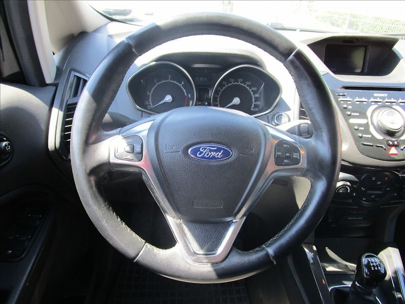 Ford EcoSport 1.5TDCi aut. Klima - fotka 8 z 38