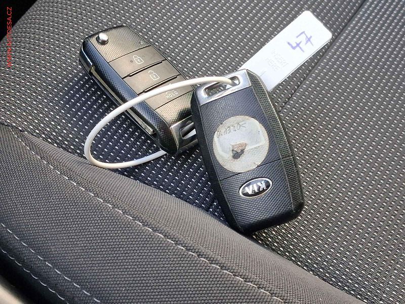 Kia Sorento (2017) 2.2CRDi 4x4, ČR, Navi, xenon - fotka 20 z 20