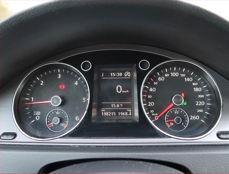 Volkswagen Passat (2012) 2.0 TDI, Automat, Navi - fotka 11 z 16