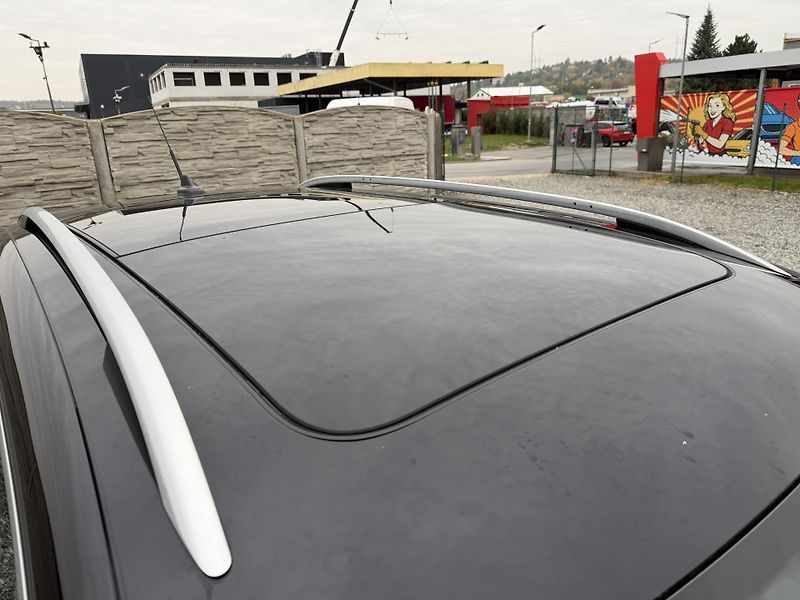 Volkswagen Tiguan 140PS 4x4 DSG PANORAMA - fotka 67 z 158