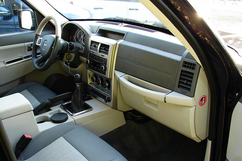 Jeep Cherokee 2.8 CRD 177PS LIMITED KLIMA - fotka 10 z 45