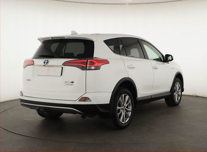 Toyota RAV4 (2017) 2.5 Hybrid - fotka 5 z 21