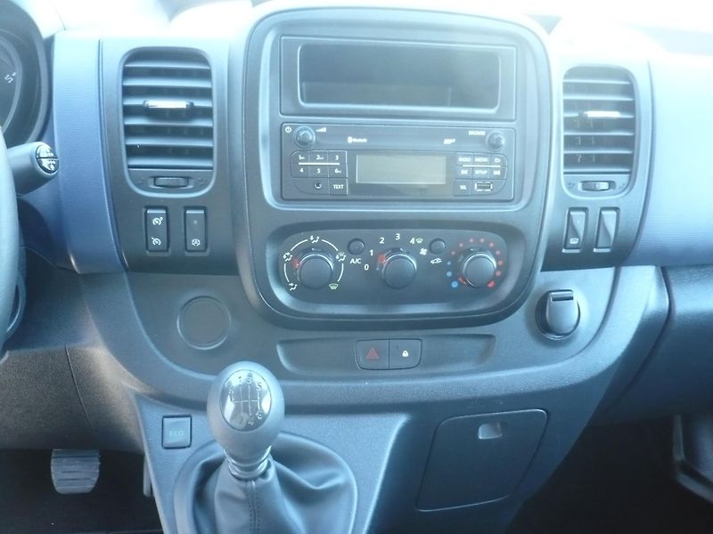 Opel Vivaro 1.6 DCI 92Kw 9Míst Long - fotka 14 z 28