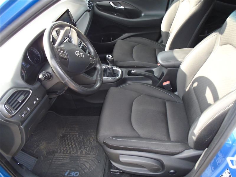 Hyundai i30 1,6 - fotka 11 z 36