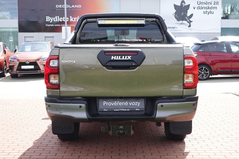 Toyota Hilux 2.8D4-D 6AT Invincible + Sport - fotka 5 z 33