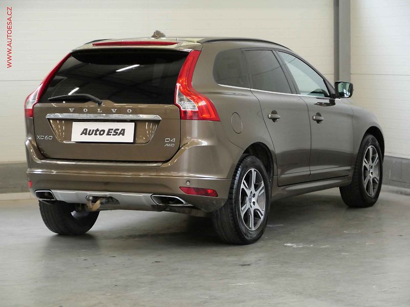 Volvo XC60 (2014) 2.4 D4 AWD, AT, bixen, kamera - fotka 4 z 22
