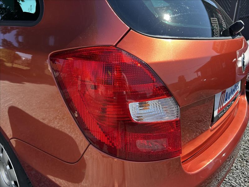 Škoda Fabia 1,6 i Automat  Klima, nová STK - fotka 38 z 50