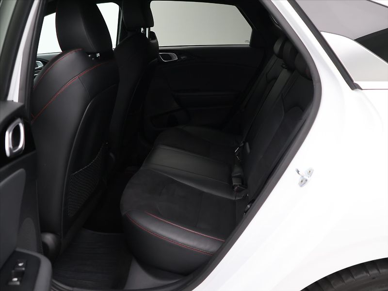 Kia ProCeed 1,6 T-GDI 150kW GT DCT DPH - fotka 15 z 34