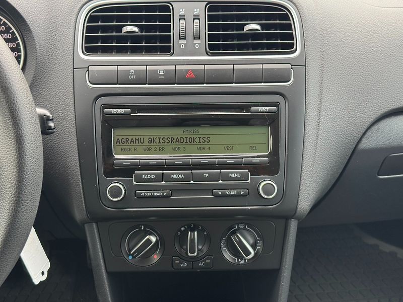 Volkswagen Polo (2011) Comfortline 1,4i 16V 63 Kw - fotka 18 z 28