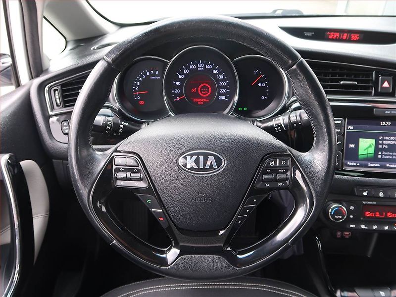 Kia Ceed (2017) Silver 1.6 GDI, Serv.kniha - fotka 18 z 18