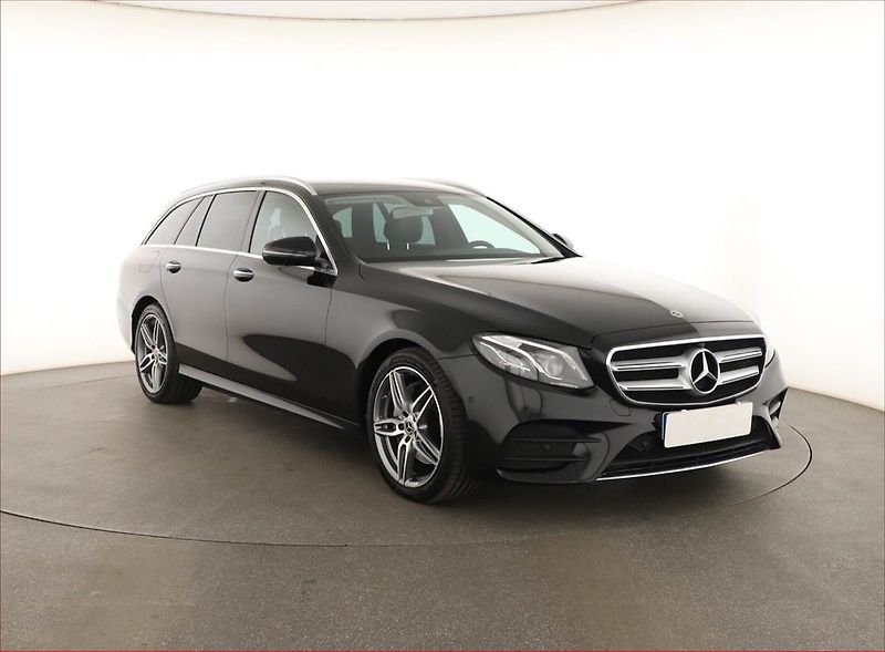 Mercedes-Benz Třídy E (2021) E 200 4MATIC - fotografie inzerátu