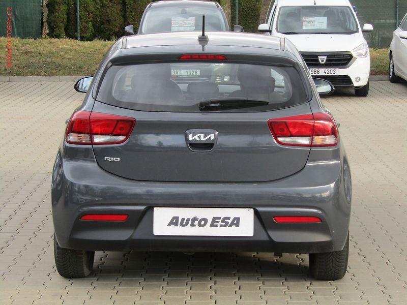Kia Rio (2022) 1.2i, ČR, AC - fotka 5 z 16