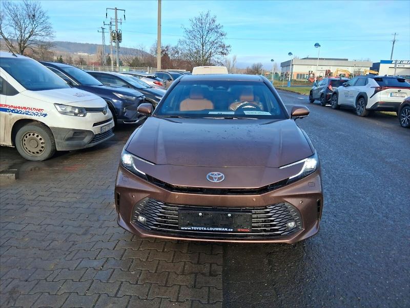 Toyota Camry 2,5 Hybrid 230 e-CVT Executive - fotka 2 z 18