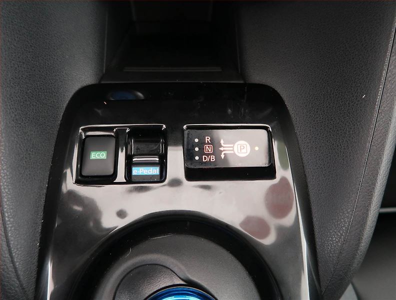 Nissan Leaf (2020) 62 kWh, SoH 87% - fotka 25 z 28