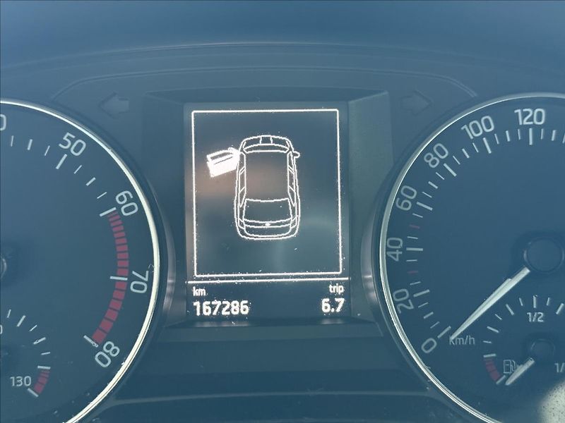 Škoda Fabia 1,2   TSI 81kW,SERVISKA - fotka 13 z 24