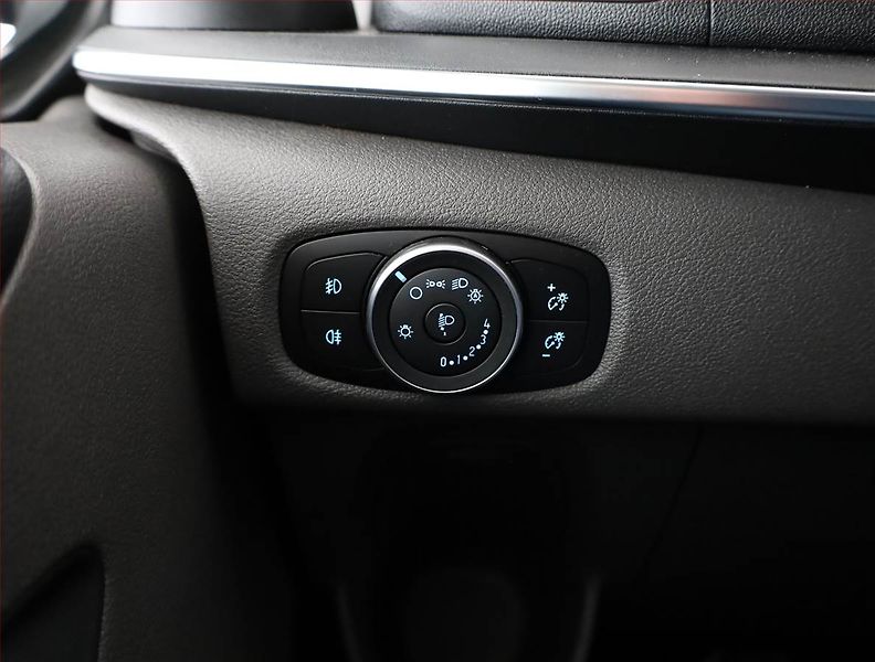 Ford Tourneo Custom (2018) Titanium 2.0 EcoBlue, ČR - fotka 15 z 21