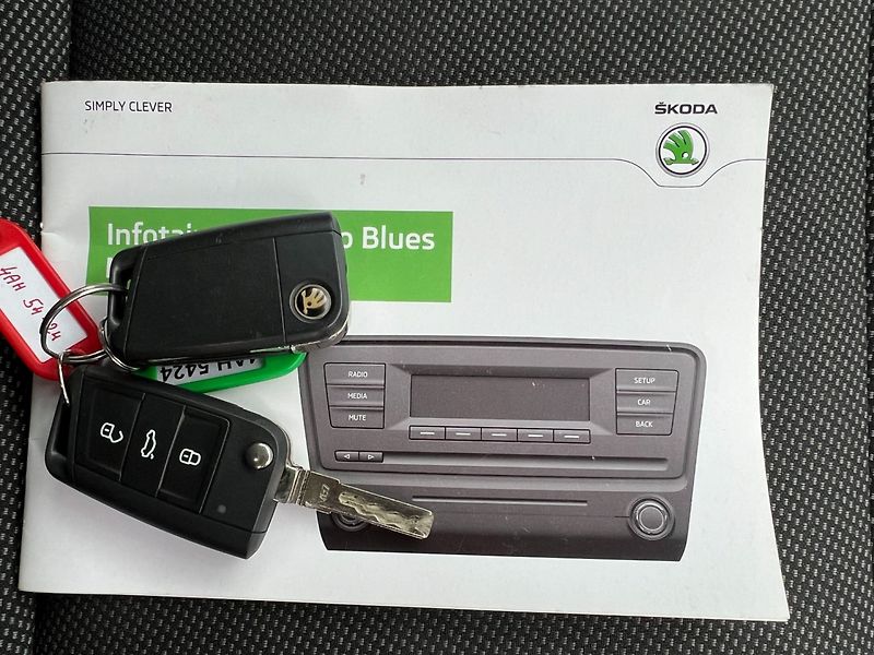 Škoda Octavia (2014) 1.6TDi 77kW! 2x kola! 1.maj+ČR - fotka 16 z 18