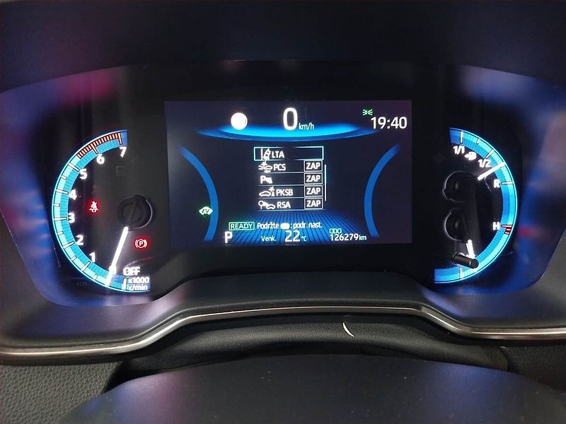 Toyota Corolla (2022) Comfort 1.8 Hybrid - fotka 11 z 19