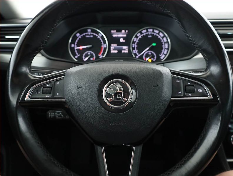 Škoda Superb (2018) Style 2.0 TDI, 4X4, Automat - fotka 8 z 17