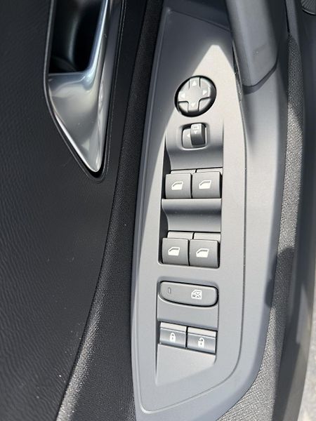 Peugeot 308 (2026) SW STYLE Hybrid 145 e-DCS6 - fotka 21 z 23