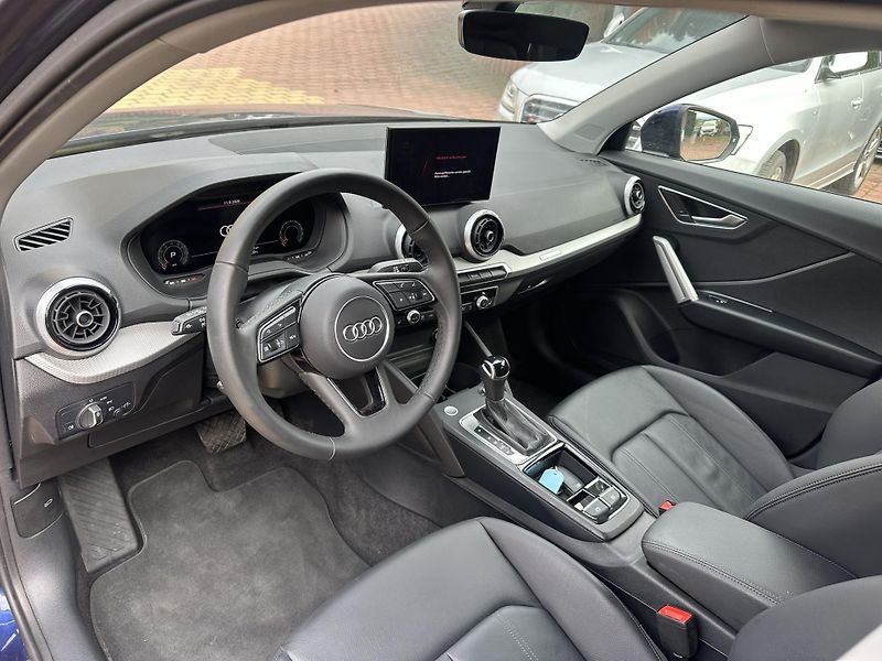 Audi Q2 35TFSi, S-Tronic, kamera - fotka 12 z 16