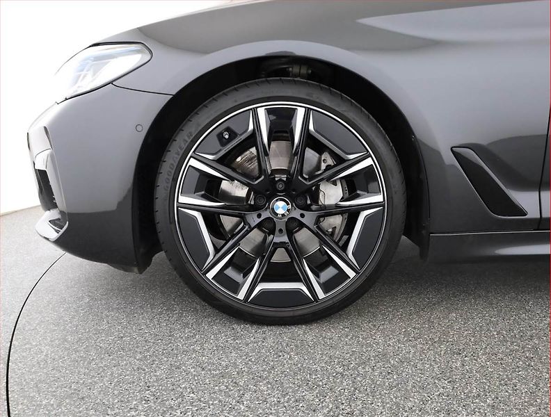BMW Řada 5 (2023) 530d xDrive - fotka 20 z 20