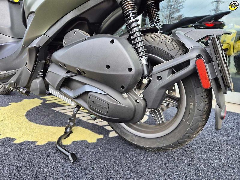 Piaggio Beverly 300 S (2024) VÝPRODEJ EURO5 - fotka 13 z 24