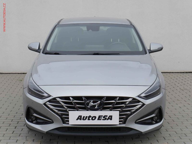 Hyundai i30 (2022) 1.5 T-GDi FastBack, 1.maj,ČR - fotka 2 z 21