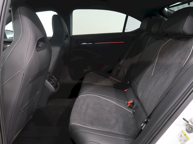 Škoda Superb (2025) SPORTLINE 2.0TDI 142KW 4x4 DSG - fotka 17 z 51