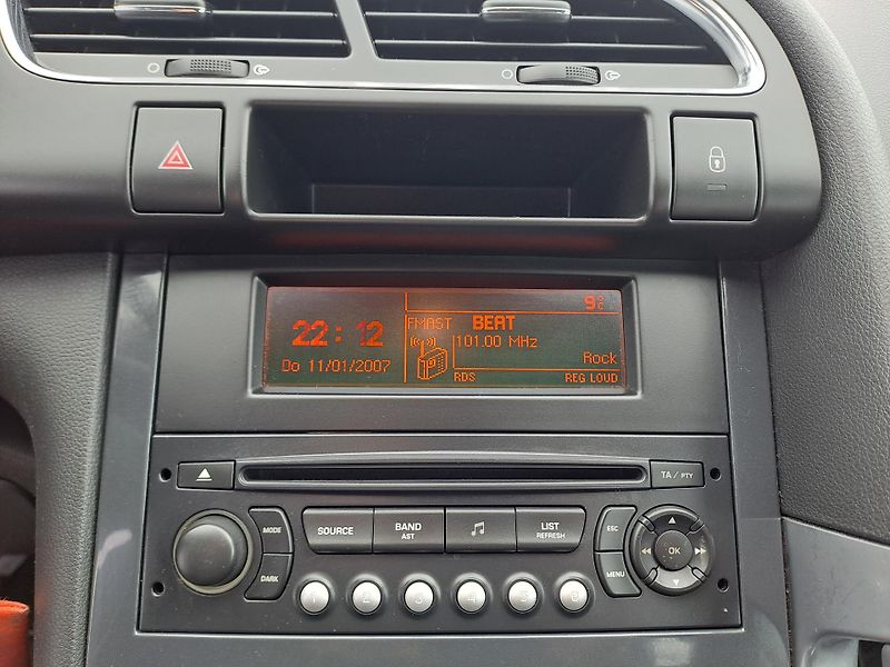 Peugeot 3008 (2010) 1.6 HDi - fotka 19 z 28