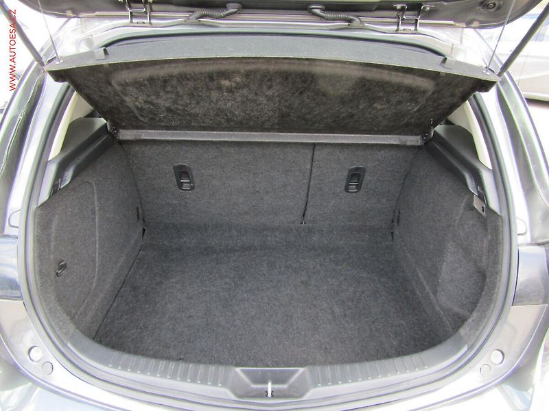 Mazda 3 (2011) 1.6 i, ČR, AAC, temp - fotka 7 z 15