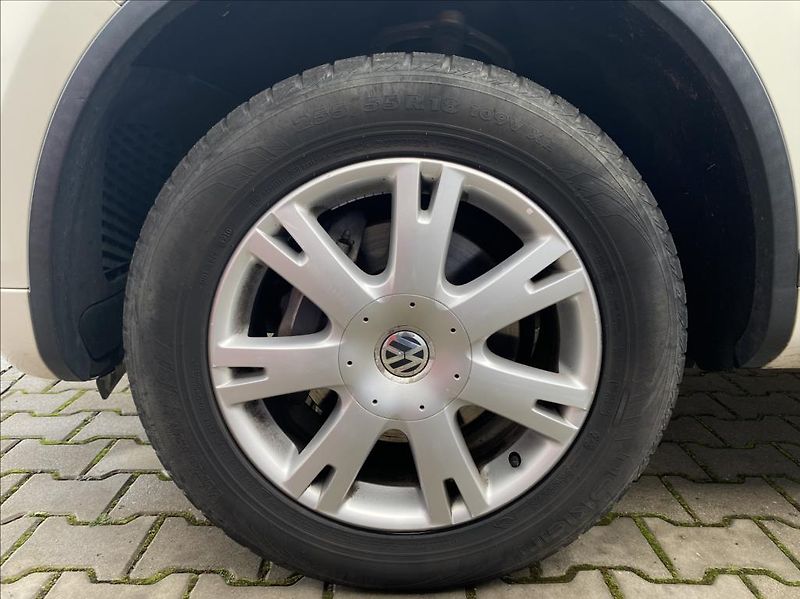 Volkswagen Touareg 3,0 TDI V6 4motion / záruka - fotka 47 z 47