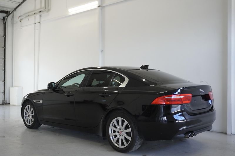 Jaguar XE  2.0 132kW SEDAN 2WD AUT - fotka 3 z 29