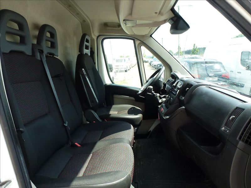 Citroën Jumper 2,0 BlueHDi 130 Plus 33 L3H2 - fotka 30 z 51