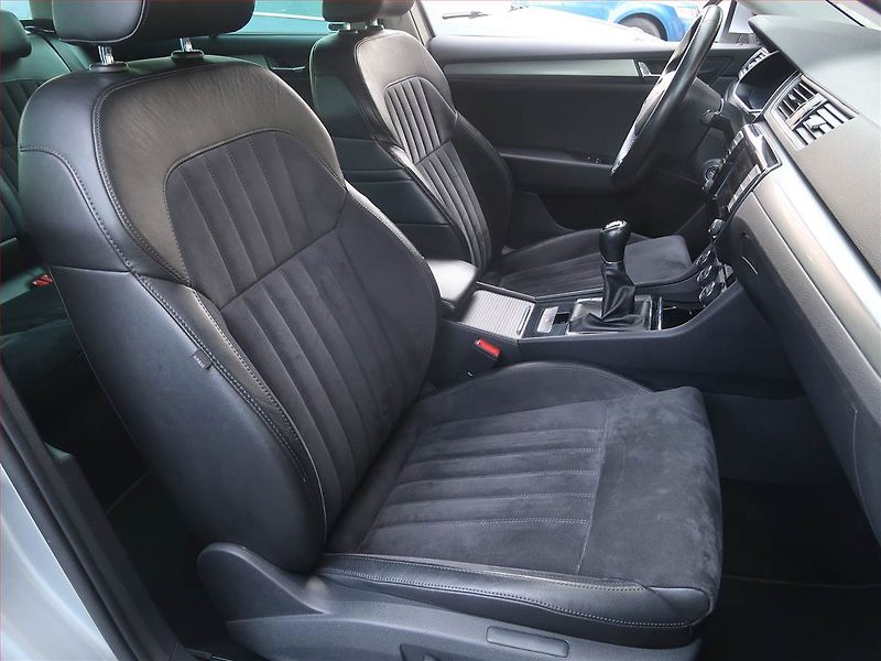 Škoda Superb (2016) 2.0 TDI, Kůže, Bi-Xenony - fotka 9 z 17