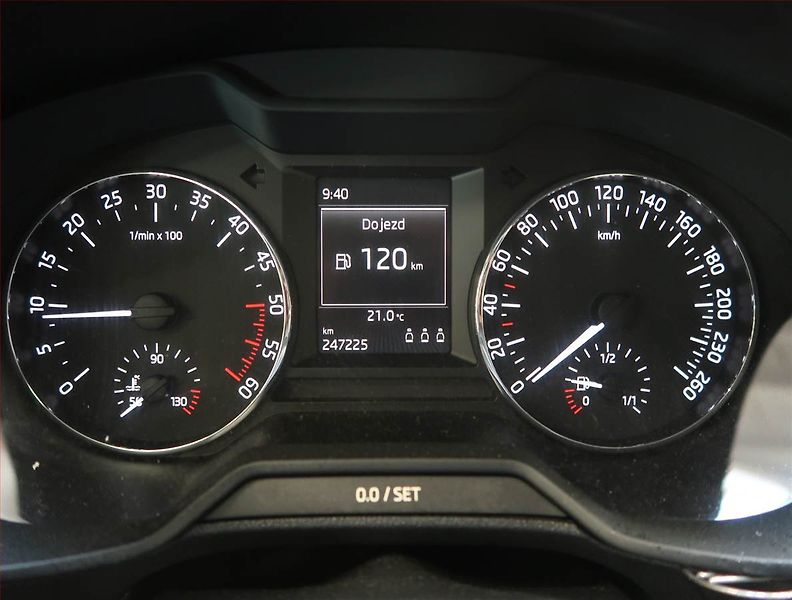 Škoda Octavia (2013) 2.0 TDI, Tempomat - fotka 11 z 18