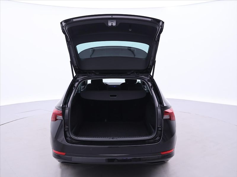 Škoda Octavia 2,0 TDI DSG Clever Matrix DPH - fotka 9 z 29