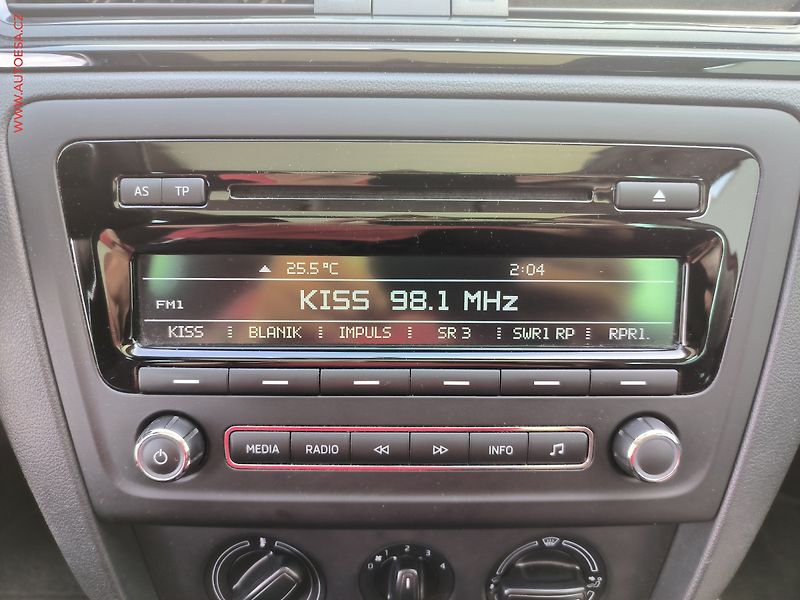 Škoda Rapid (2014) 1.6 TDi, Sport, panor - fotka 11 z 17