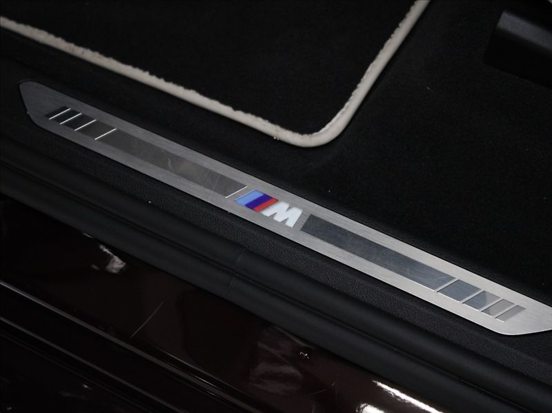 BMW X7 3,0 40xD M-paket B&W 6-míst ČR - fotka 35 z 51