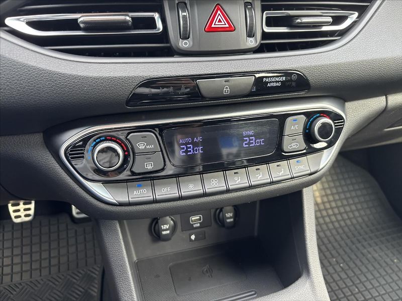 Hyundai i30 1,5 TGDi N-Line TOP STAV TAŽNÉ - fotka 27 z 47