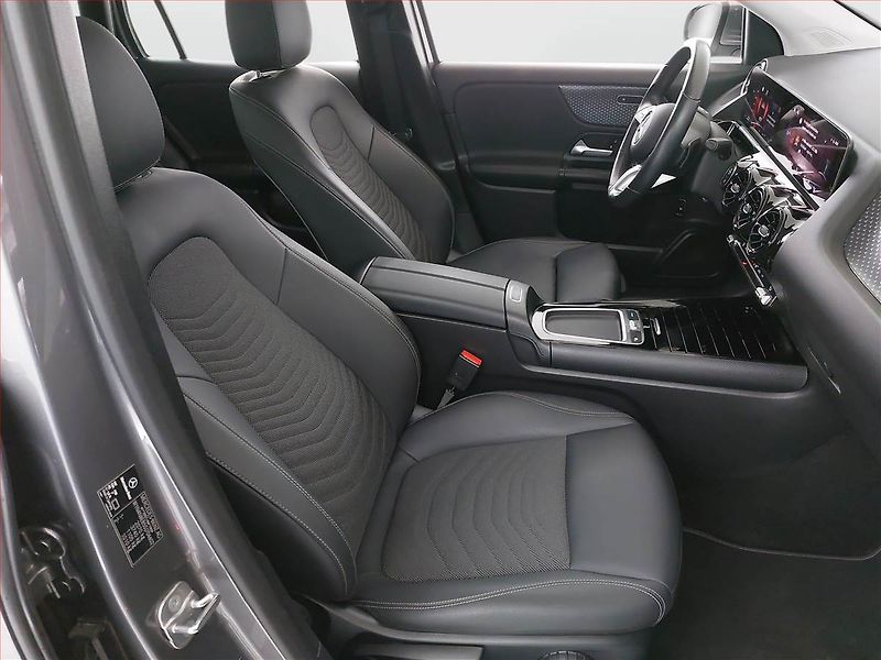 Mercedes-Benz GLA (2024) 180 - fotka 7 z 20
