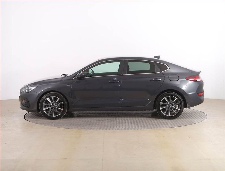 Hyundai i30 (2023) Family 1.5 T-GDI MHEV, Automat - fotka 3 z 19
