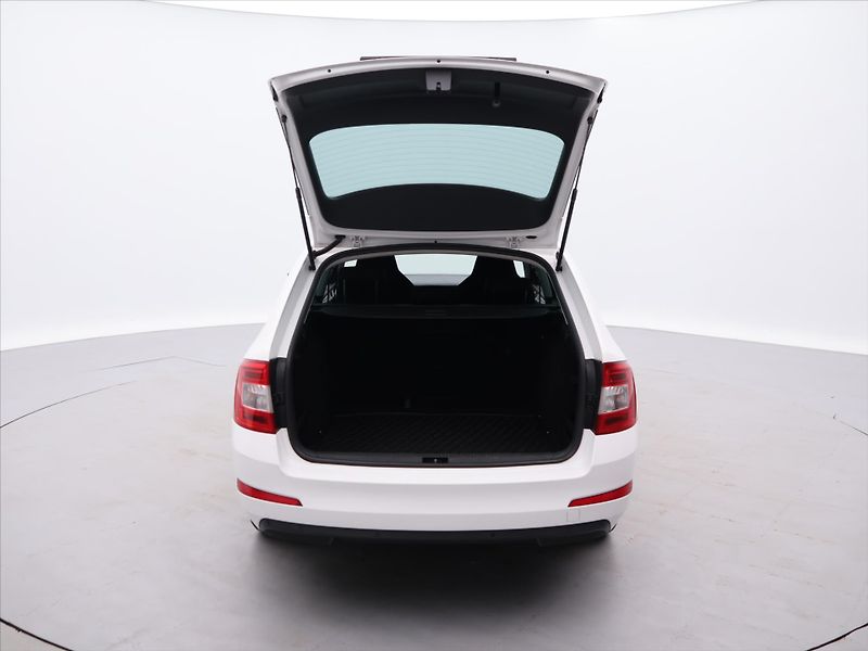 Škoda Octavia 1,6 TDI 81kW Style Sport SH CZ - fotka 9 z 25